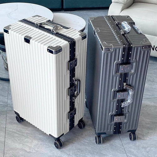 Hard-shell suitcase with integrated combination lock and silent wheels Bowlift
