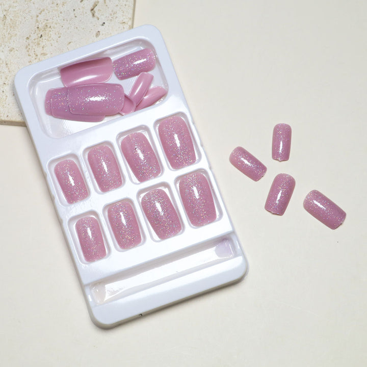 Sparkling Glam Press-On Nail Set Bowlift