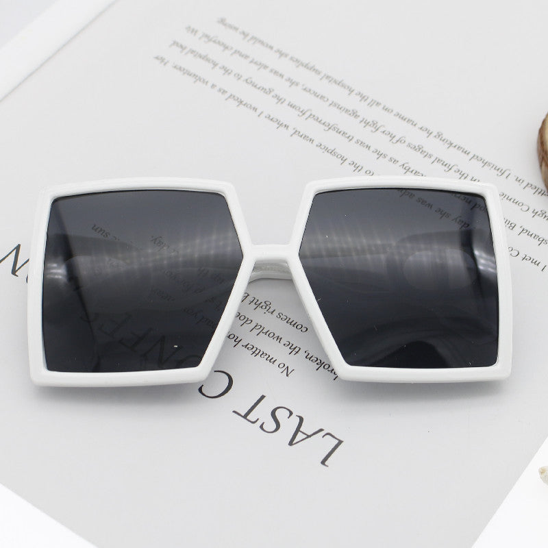 Women's square sunglasses with luxurious frame Bowlift