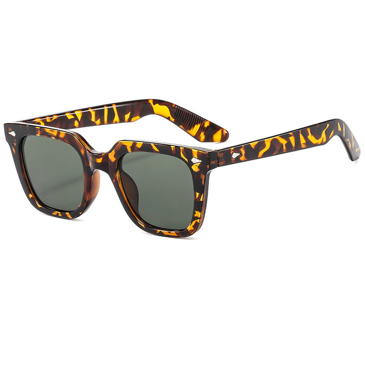 Ladies fashionable glasses with oversized, transparent frame Bowlift
