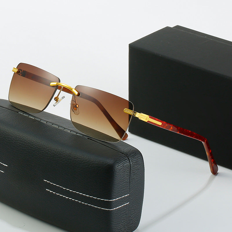 Women's fashionable sunglasses with a stylish, rectangular frame and elegant metal accents Bowlift
