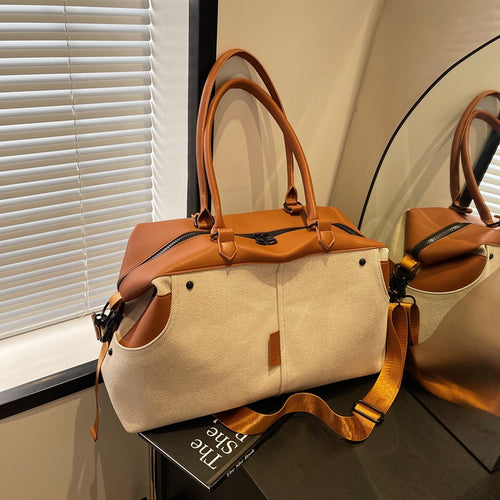 Practical Handbag in Modern Design Bowlift
