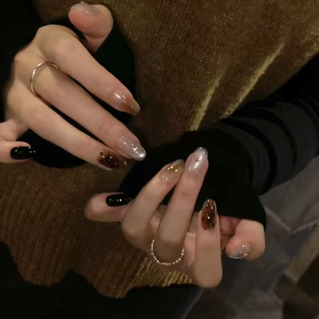 Artificial nail set with innovative ombre design and pattern Bowlift