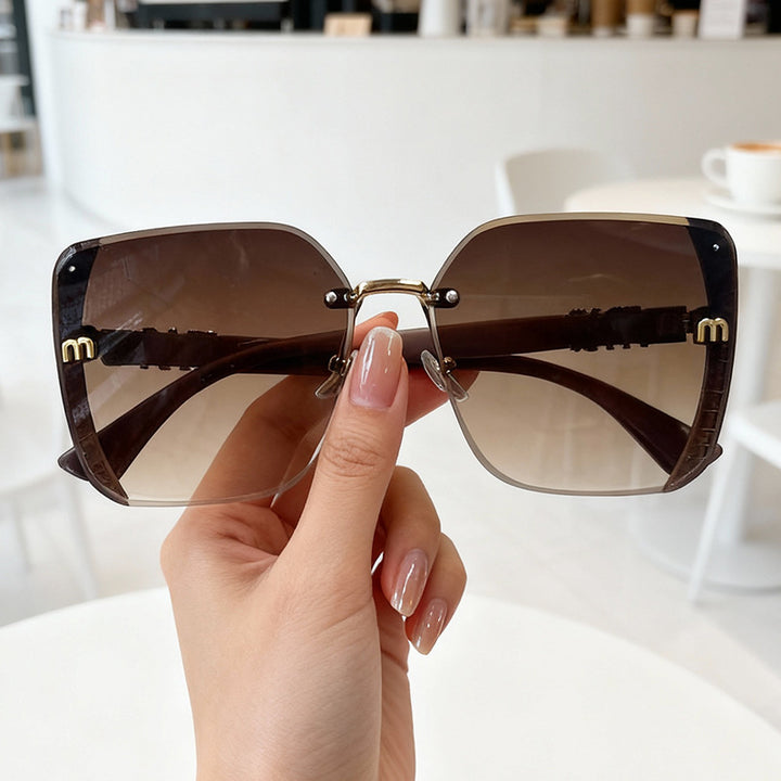 Fashionable Oversized Sunglasses Bowlift