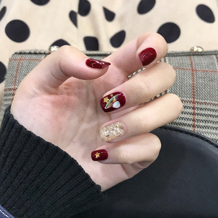 Artful nail extensions with an elegant leaf pattern Bowlift