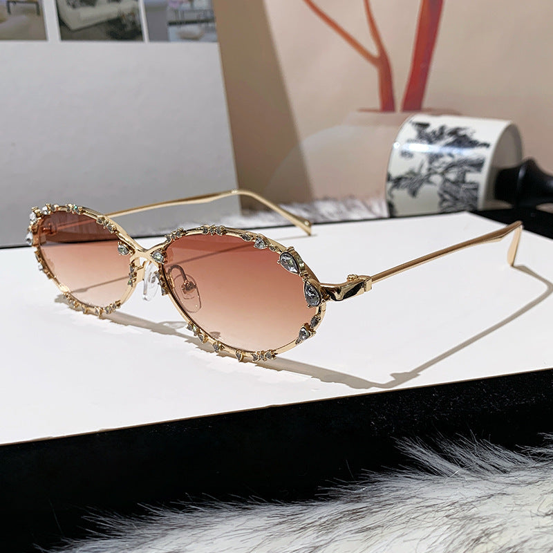Women's extravagant oversized sunglasses with futuristic design Bowlift