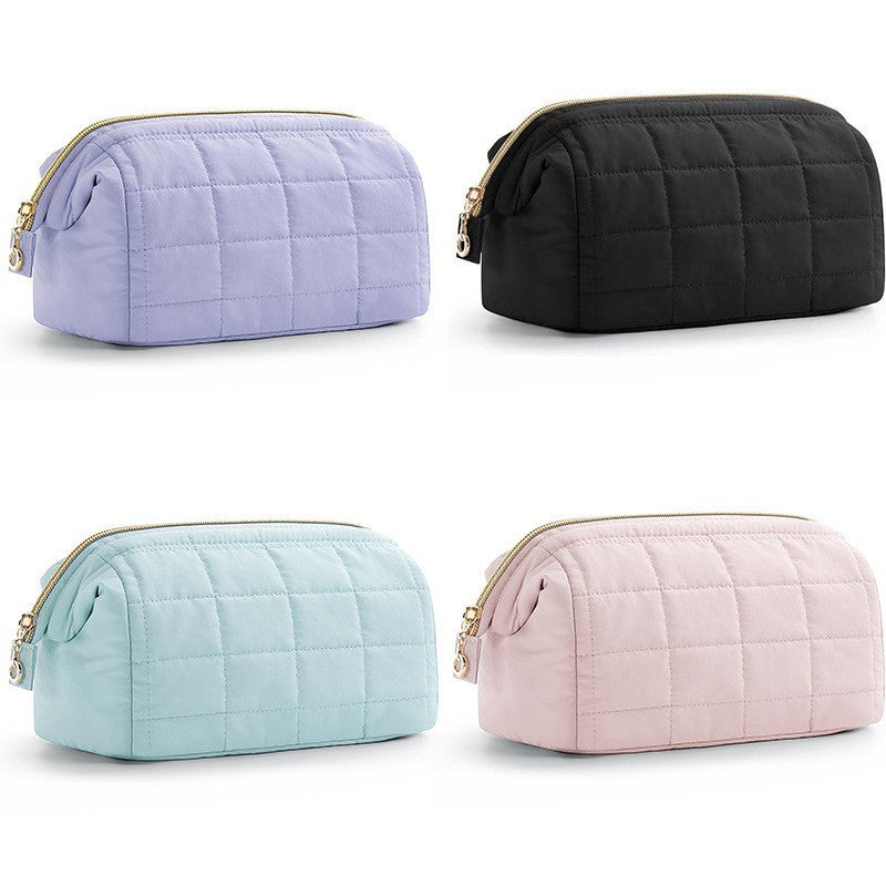 Padded cosmetic bag with elegant zipper Bowlift