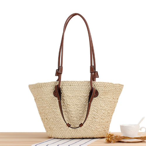 Beach bag made of handcrafted natural material with sturdy leather handle Bowlift
