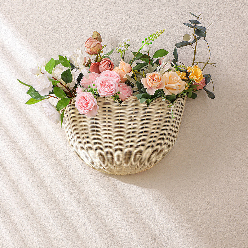 Wall basket in elegant shell design Bowlift