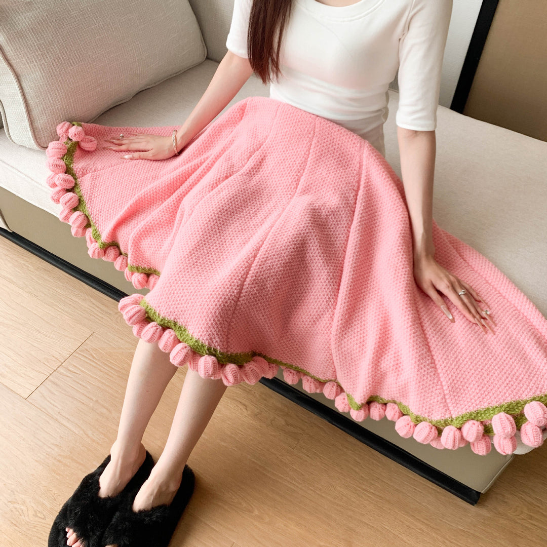 Cozy Blanket with Playful Pompons Bowlift