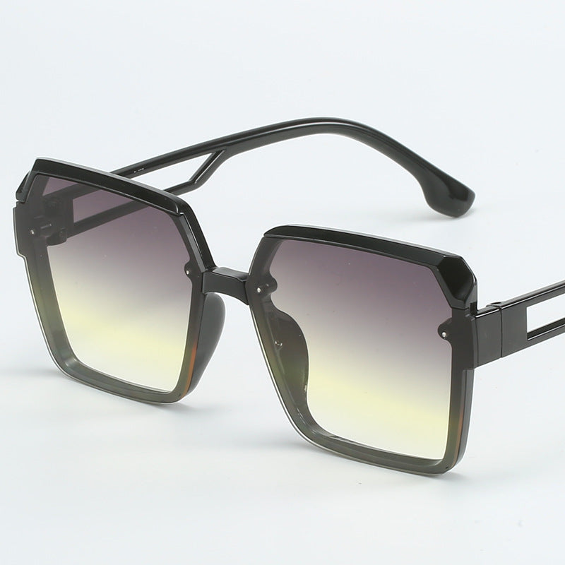 Ladies fashionable square sunglasses with filigree design Bowlift