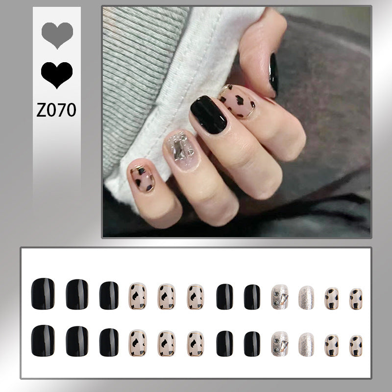 Creative Nail Art Set with Elegant Animal Accents Bowlift