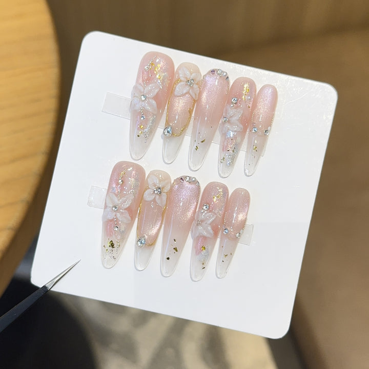 Art nails with filigree floral designs Bowlift