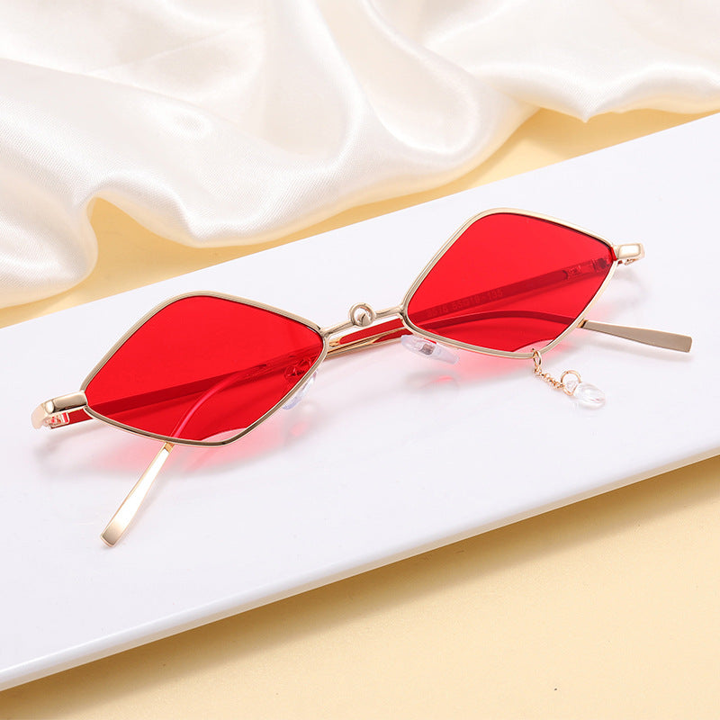 Ladies fashionable sunglasses with faceted frame Bowlift