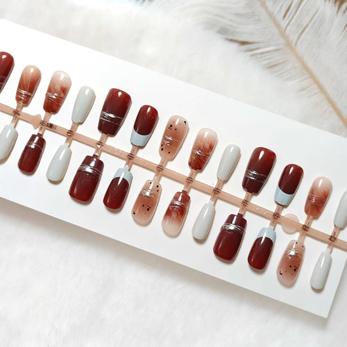 Glamorous artificial nails with elegant accents Bowlift