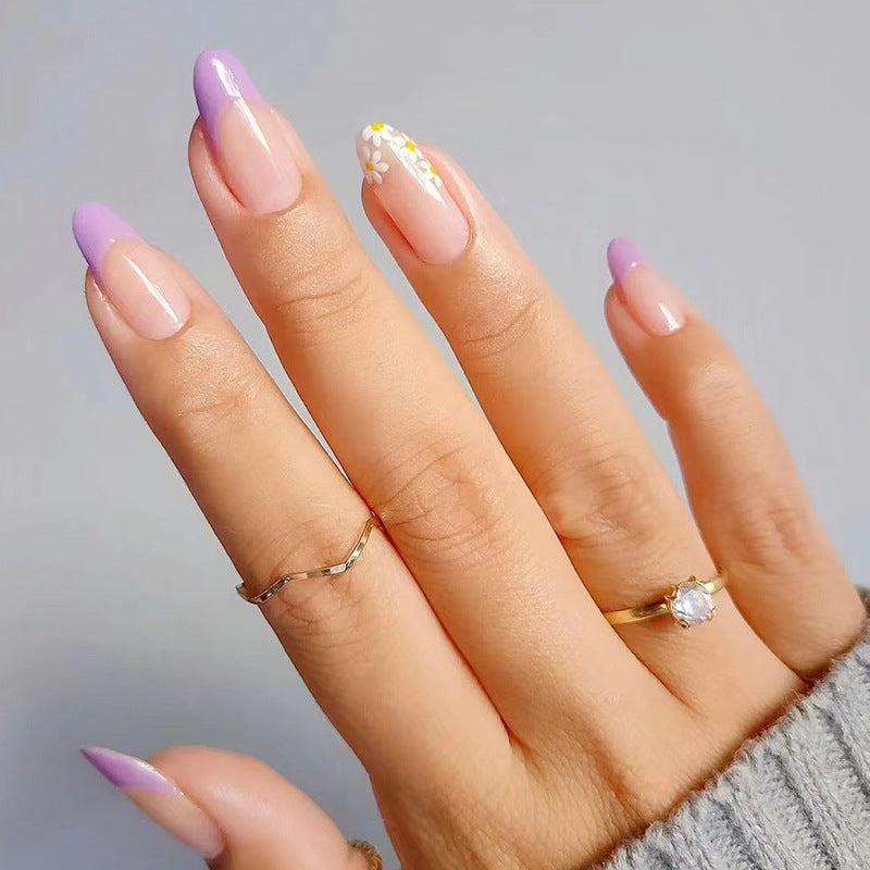 Artful nail extensions with an elegant leaf pattern Bowlift