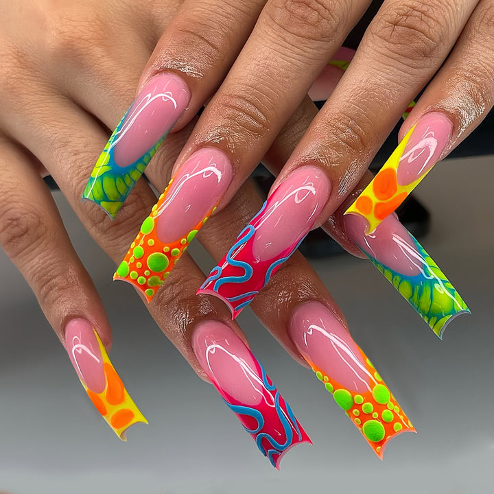 Artistic Abstract Design Press-On Nails Bowlift