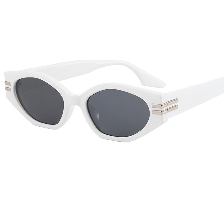 Women striking vintage sunglasses with asymmetric frame Bowlift