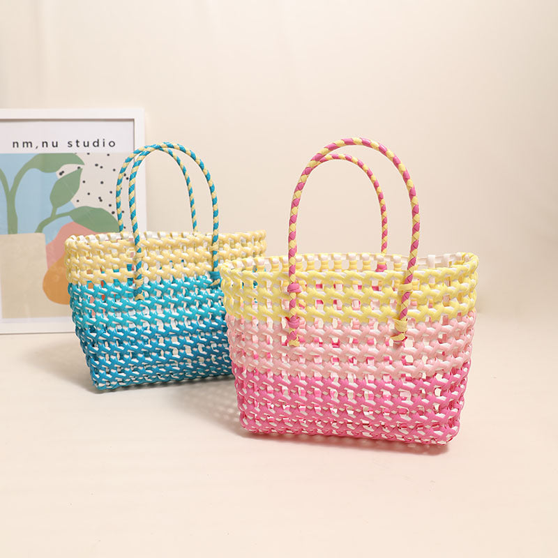 Handcrafted straw bag with colorful gradient Bowlift