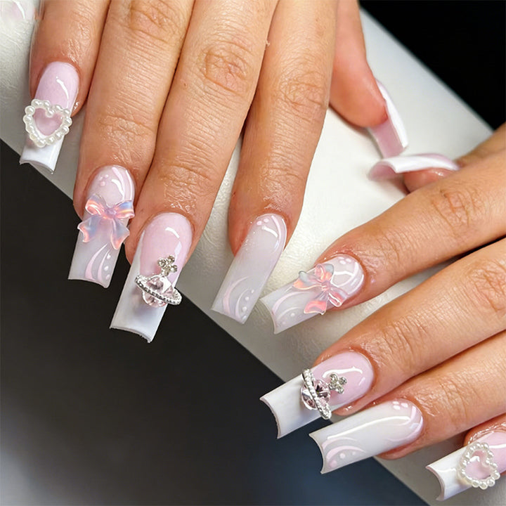 Artificial nails with delicate embellishments Bowlift