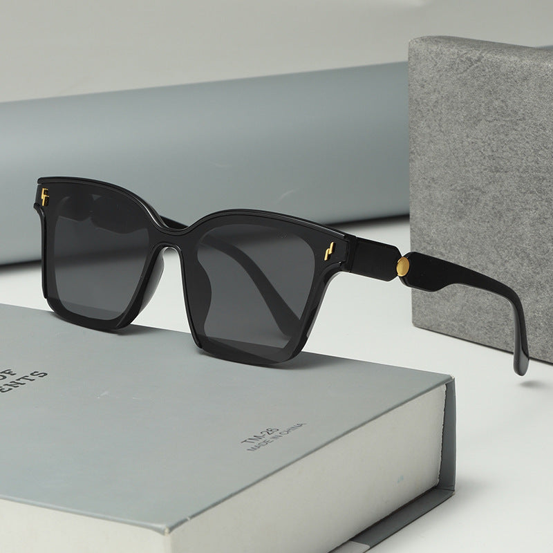 Women's Stylish Sunglasses with Stylish Frame Bowlift