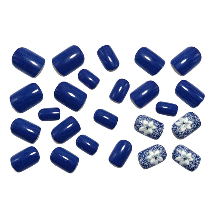 Artificial nails in elegant glitter design with floral embellishments Bowlift
