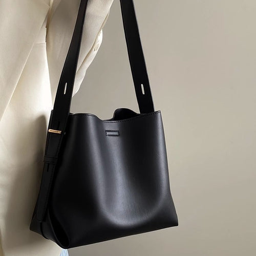 Modern shoulder bag Bowlift