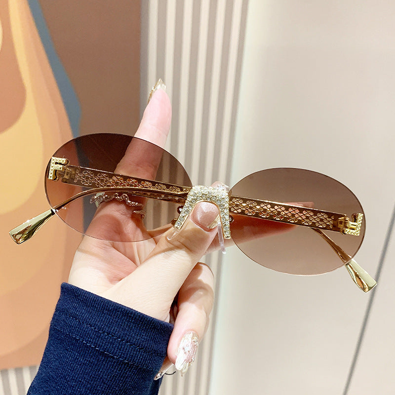 Women's sunglasses with glittering frame and oval lenses Bowlift