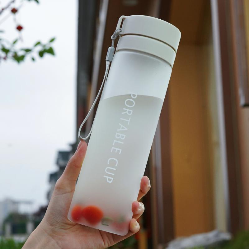 Women's water bottle with innovative lid Bowlift