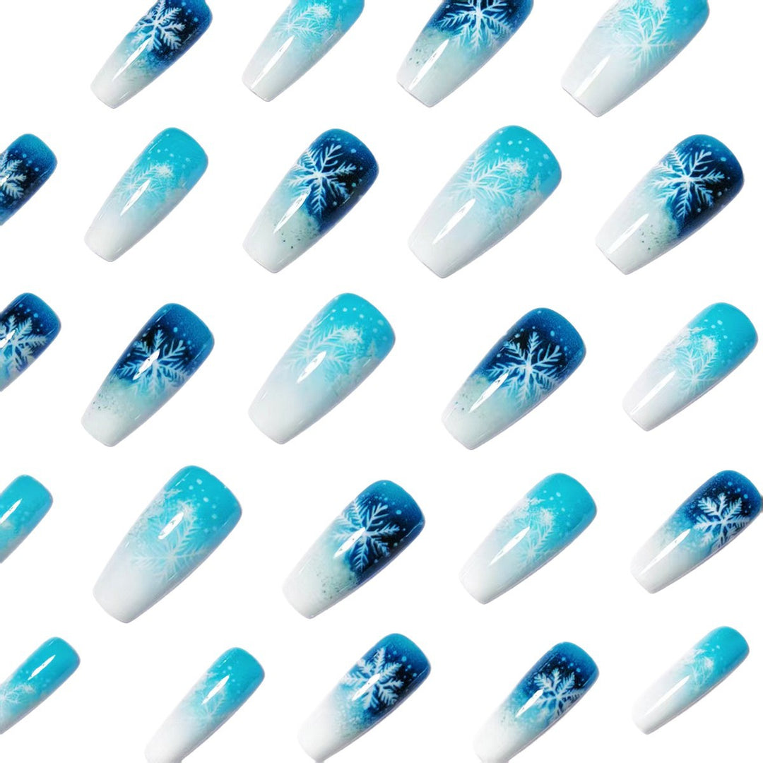 Creative artificial nails with winter snow motif Bowlift