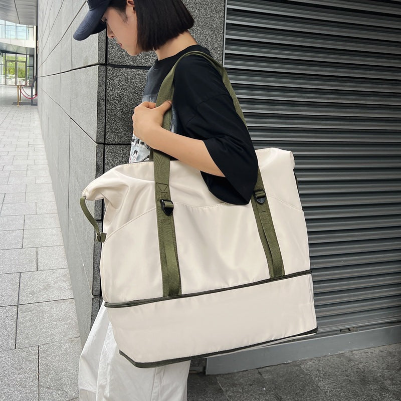 Sporty shoulder bag with water-repellent material and sturdy carrying handles Bowlift