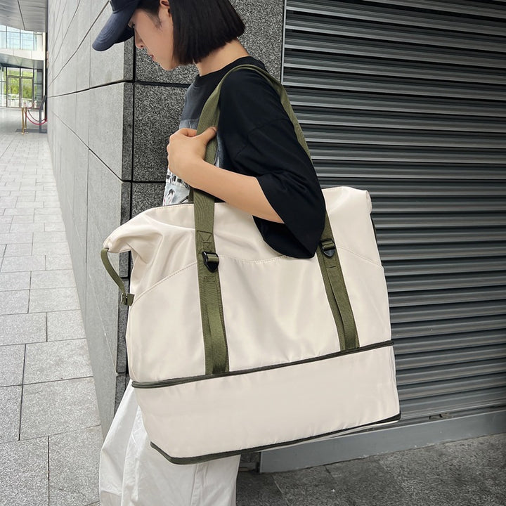Sporty shoulder bag with water-repellent material and sturdy carrying handles Bowlift