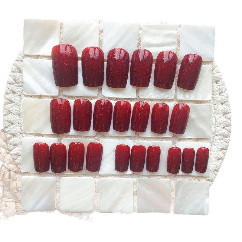 Artificial nails with intense shine and glitter accents Bowlift