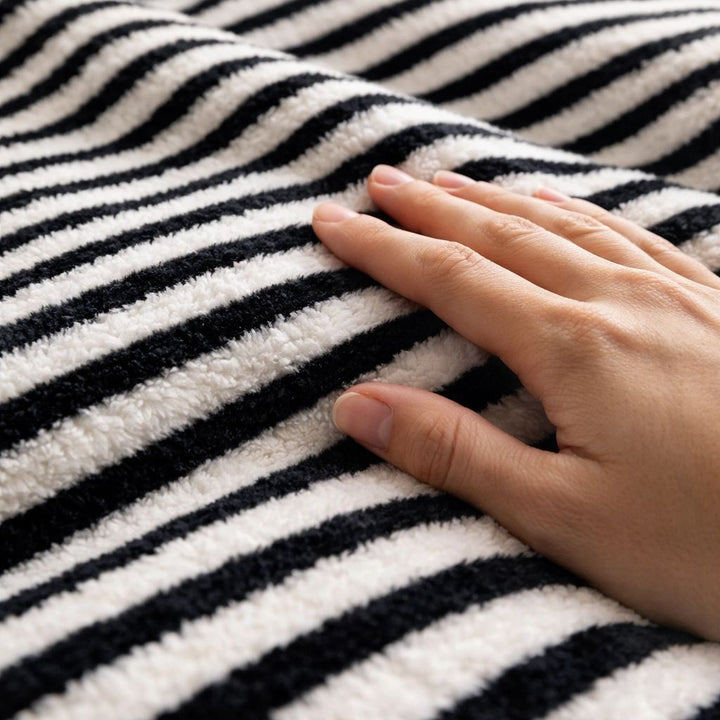 Ladies warms comfortable fleece blanket with elegant stripe structure Bowlift