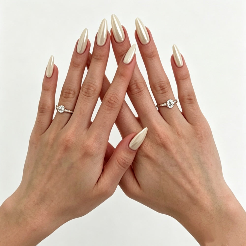 Trendy and Shiny Artificial Nails Bowlift