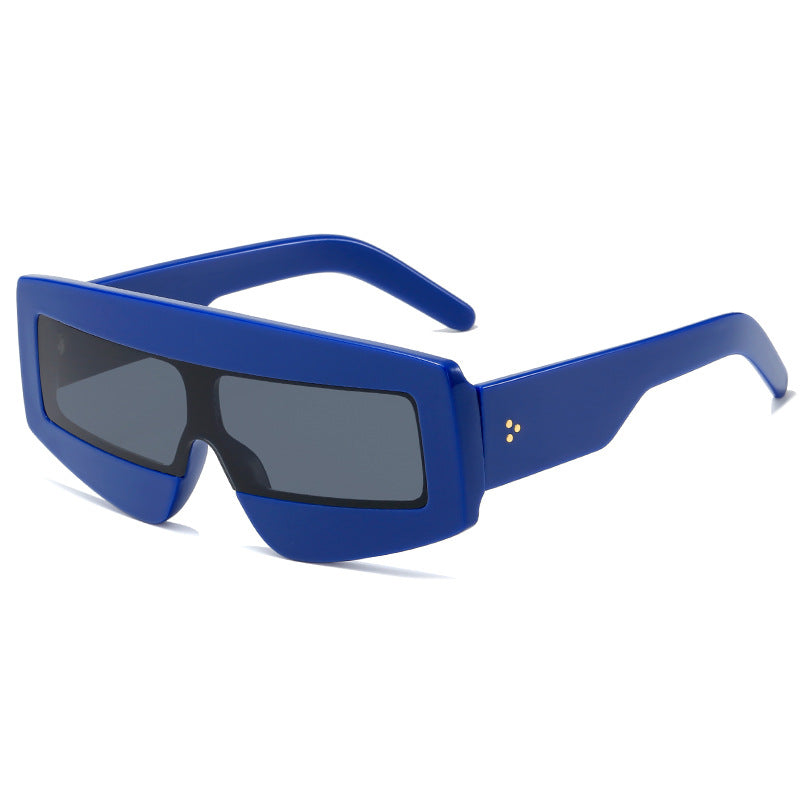 Women futuristic sunglasses in chunky design Bowlift