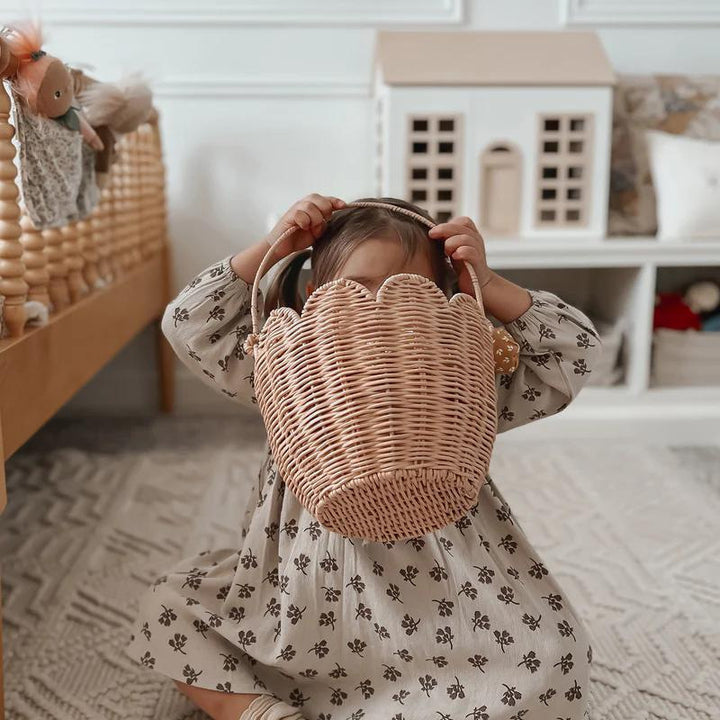 Handwoven basket with handle Bowlift