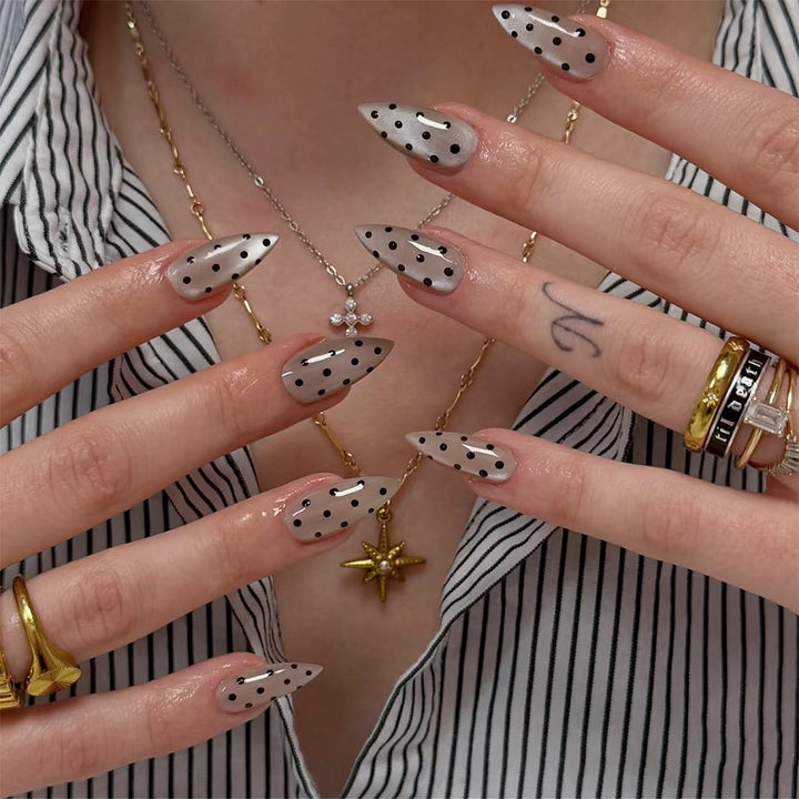 Artful nail tips in modern design Bowlift