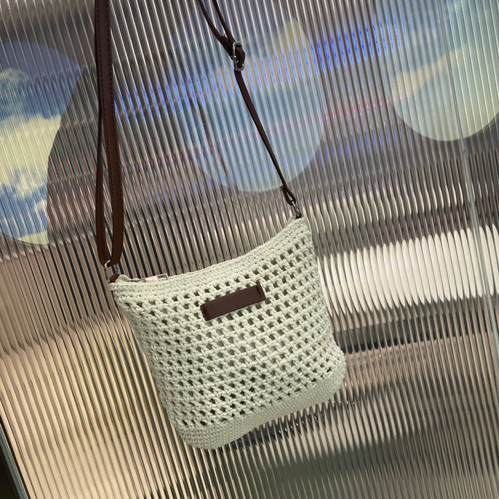 Hand-knotted shoulder bag in modern design Bowlift