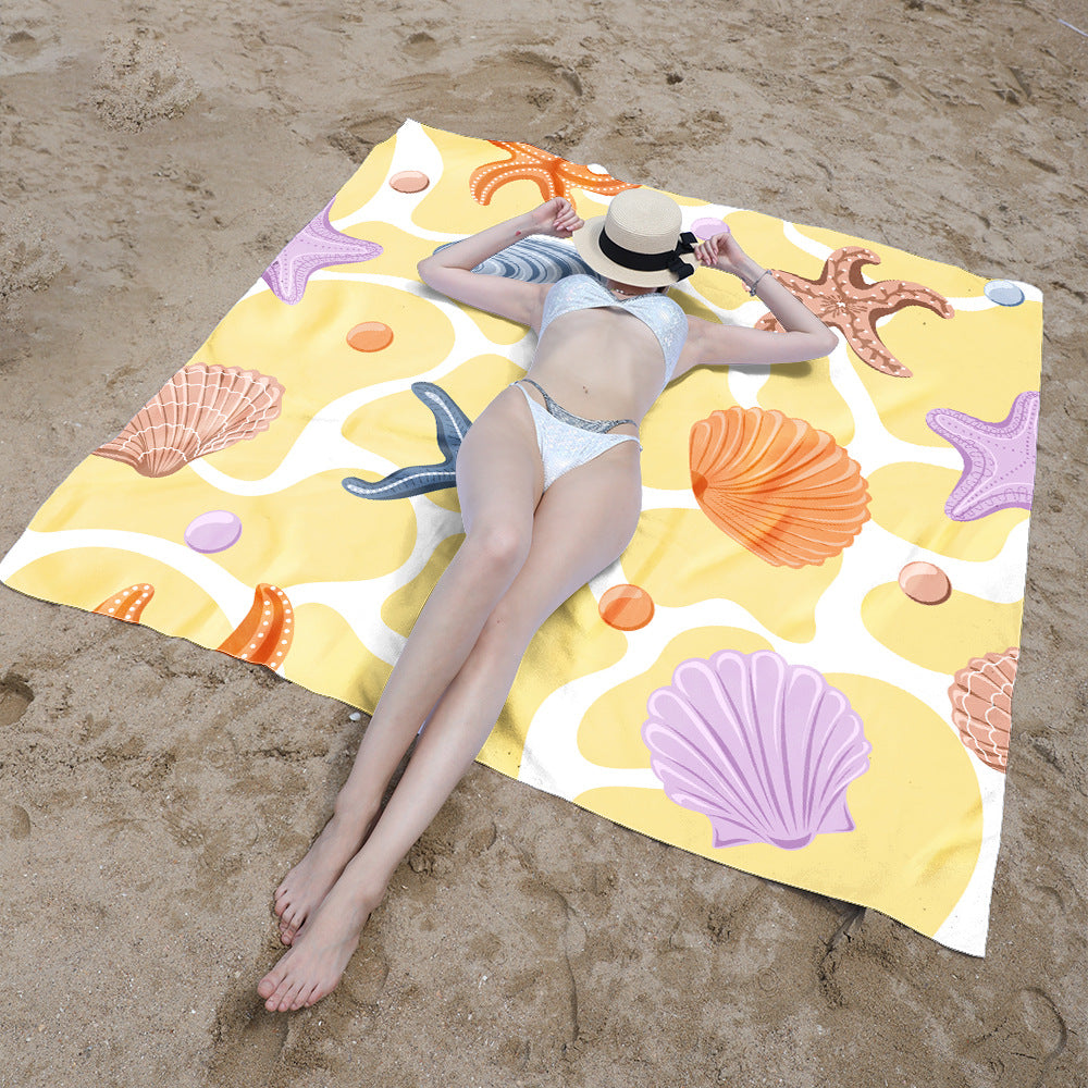 Beach blanket with colorful turtle pattern Bowlift