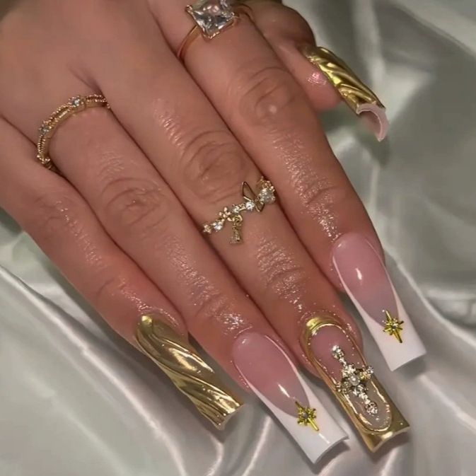 Glamorous Artificial Nail Set Bowlift