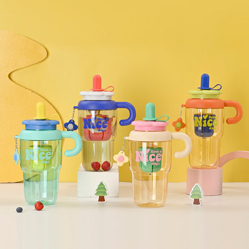 Unisex drinking cup with integrated straw and spill protection Bowlift