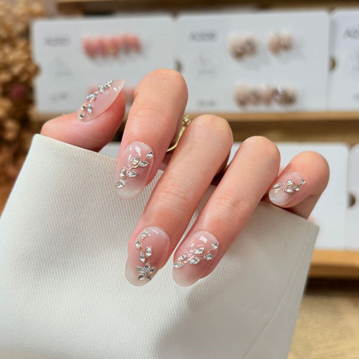 Elegant Rhinestone-Embellished Press-On Nail Set Bowlift