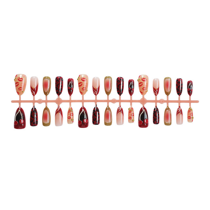Nail art set with glamorous lip and leopard designs Bowlift