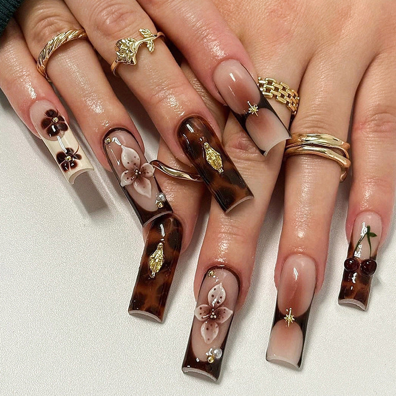 Nail set with floral accents and glitter accents Bowlift