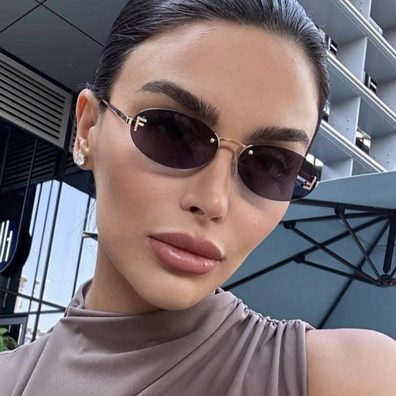 Women's fashionable sunglasses with elegant, round lenses and delicate metal frame Bowlift