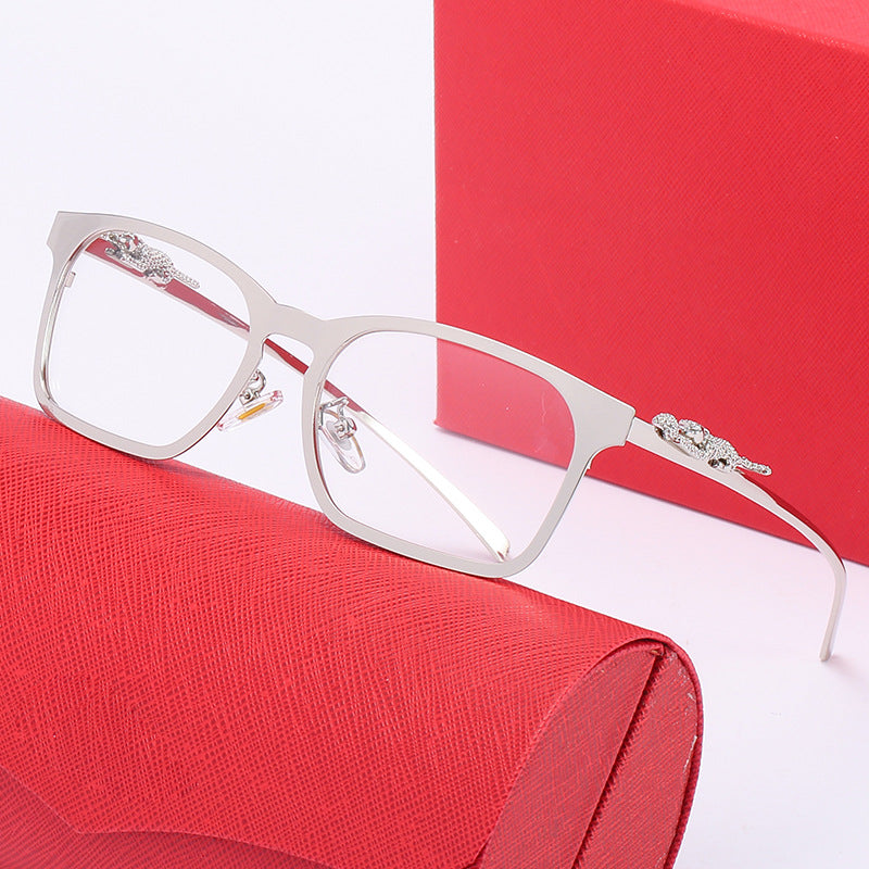 Women's fashionable oversized sunglasses with glamorous design and golden accents Bowlift