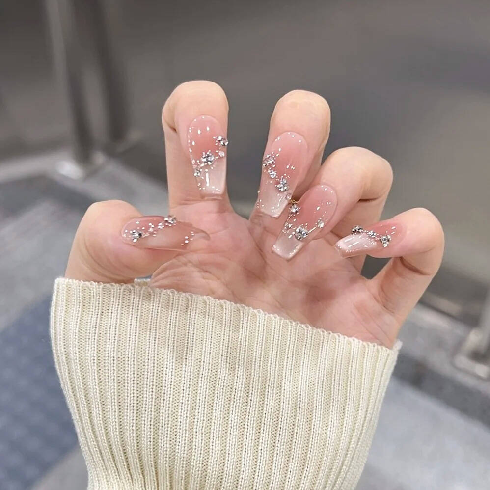 Decorative Press-On Nail Design Set Bowlift