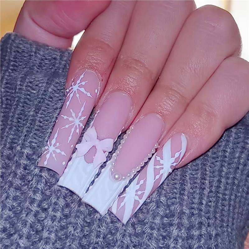 Decorative Press-On Nail Art with Pearl and Bow Accents Bowlift