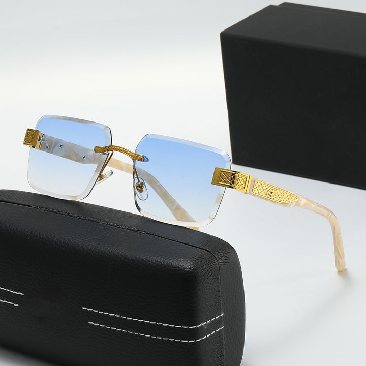 Ladies elegant sunglasses with luxurious, glittering frame Bowlift